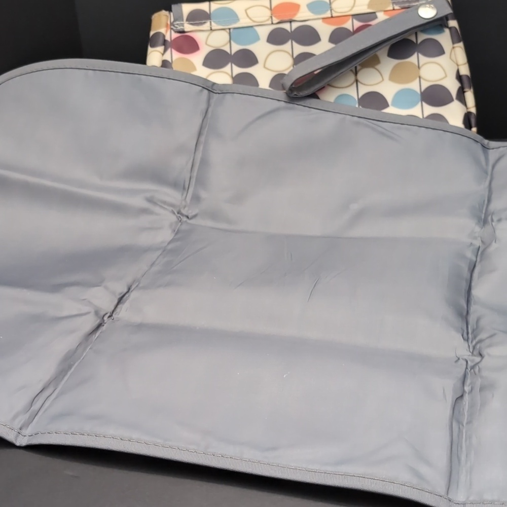 JJ Cole Collections Portable/Wipeable Diapers And Wipes Pod With Change Pad . - Picture 6 of 13